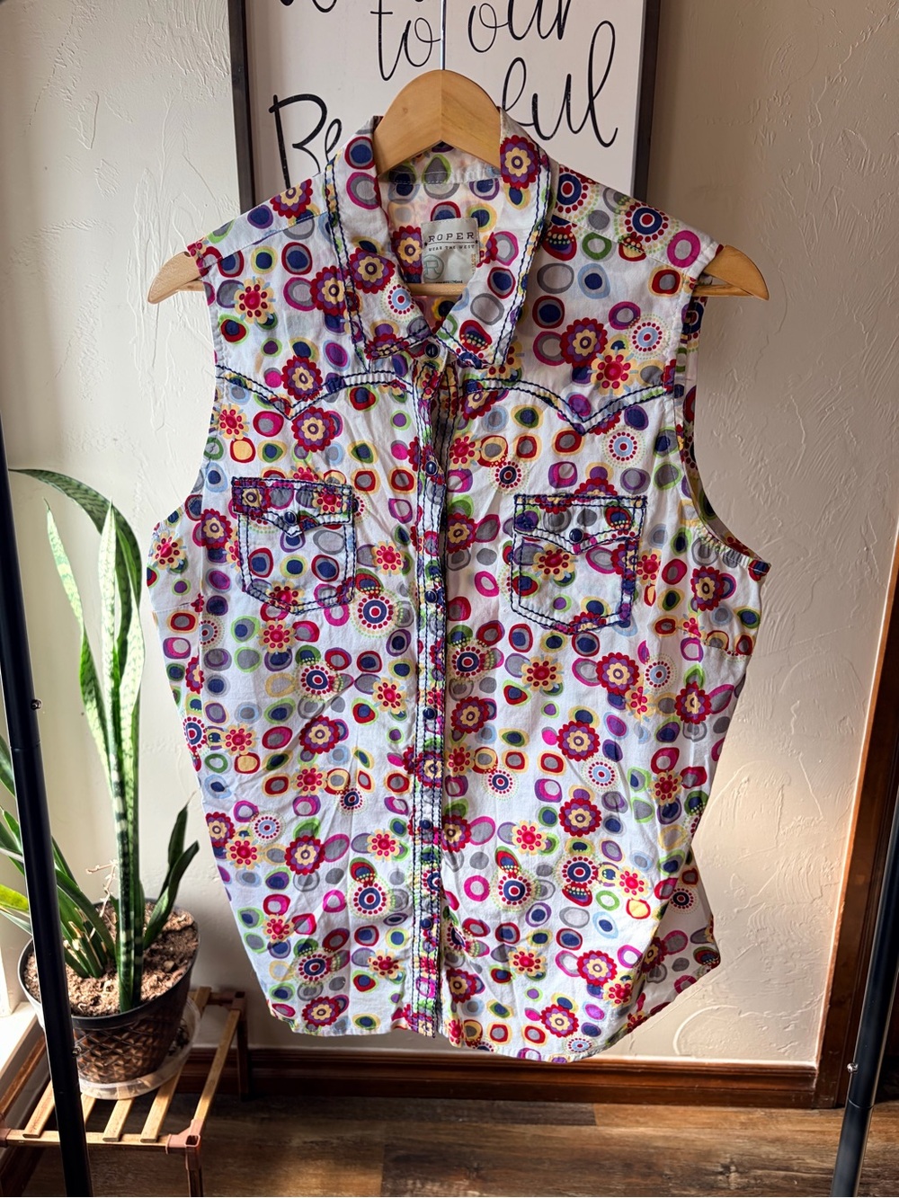 Roper White Sleeveless Snap-Front Top with Multicolor Floral & Circle Print XL